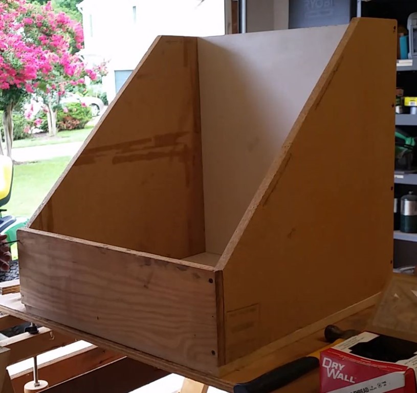 Screwing the front onto the storage bin