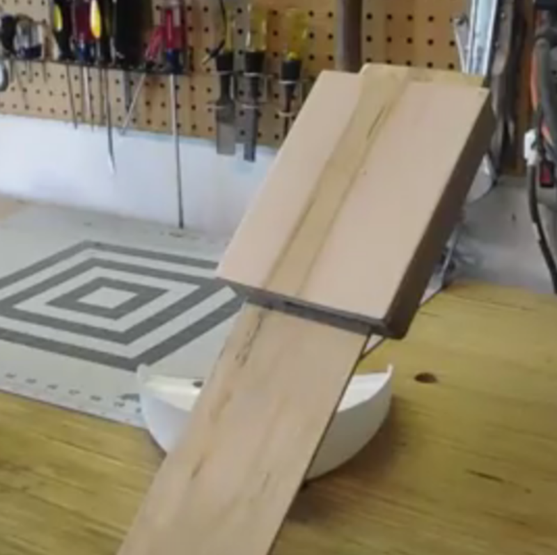 Sliding headrest for the height tracker